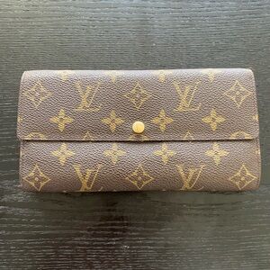 Louis Vuitton Classic Sarah Wallet
